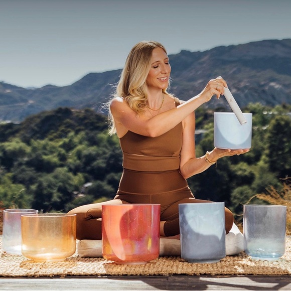 Meet your Posher, Nicole - Picture 2 of 2